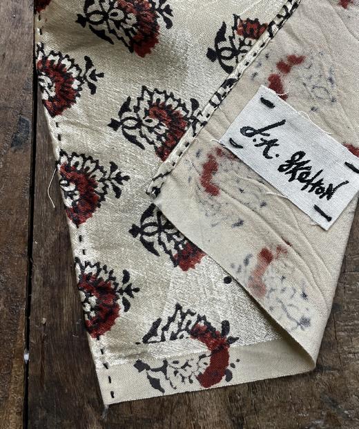 John Alexander Skelton 25AW 米金色手工织印丝巾 商品图1