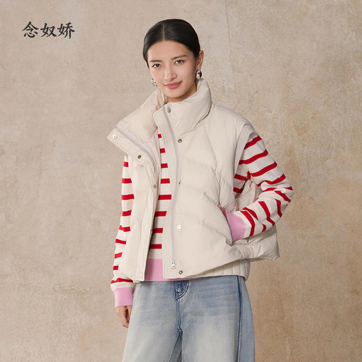 【商场同款】CNO5003 “ 云朵马甲  ” 甄选90白鹅绒轻盈、保暖 假两件层设计 减龄好看 商品图3