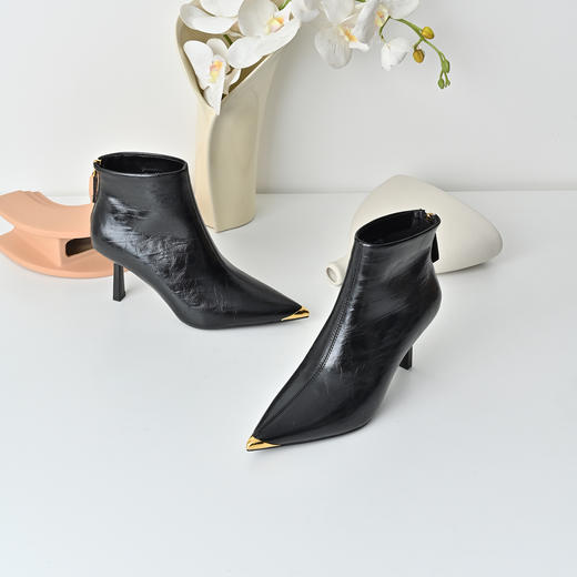 经典鲨2025年专柜新款优雅尖头后拉链加绒高细跟气质短靴女KW127-558081 商品图3