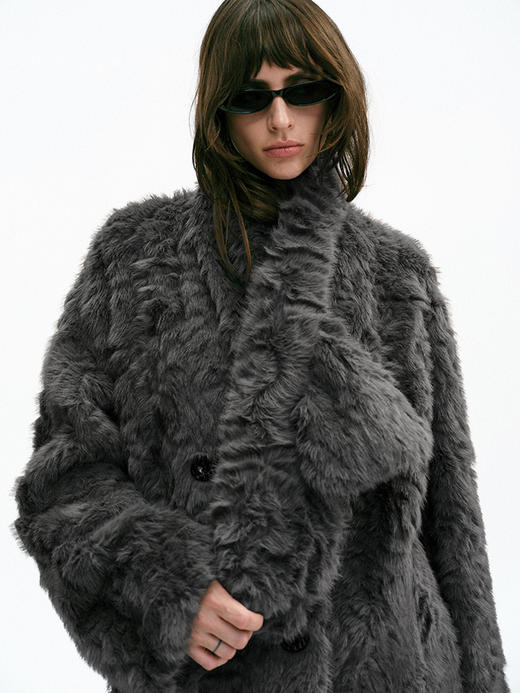 TR她热 欲望都市 灰色可拆卸围巾长款皮毛一体环保皮草大衣外套 商品图3