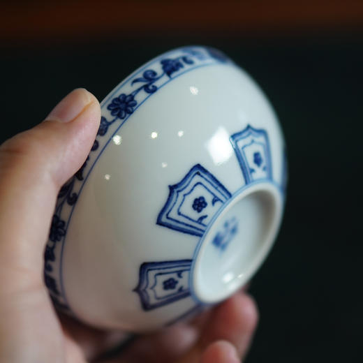 青花宝相卧足普洱杯 商品图3