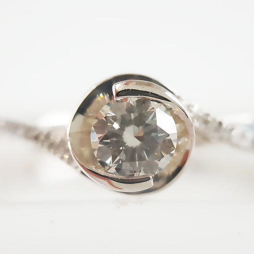 【天然正品】周大生PT950铂金经典简约花朵造型0.302克拉钻石戒指12号（皆取最大值）300925AK29 现售价：2980! 商品图8