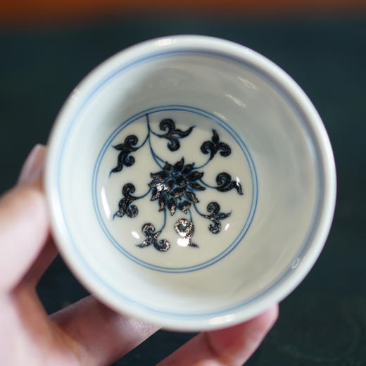 青花金刚莲中号压手  口径：7.9cm，高度：4.5cm，容量约90cc 商品图6