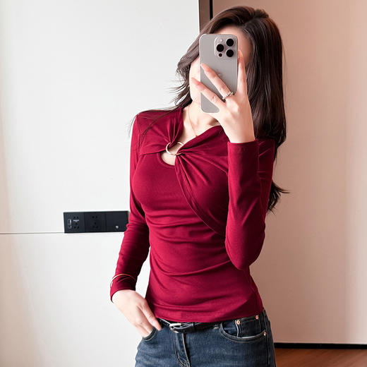 KQL 359H8357新款V领长袖针织拼接t恤时尚镂空修身打底衫 商品图1