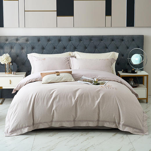 多喜爱 100S全棉云锦缎床上用品四件套乔莉蔻/澳海澜庭/雨棠酌春/茉色香绮/玉叶金枝/云琛/知澜/朵芙拉/时光幻想hl【双股长绒棉】【高支高密】【珠花重绣】【轻奢礼盒】 商品图8