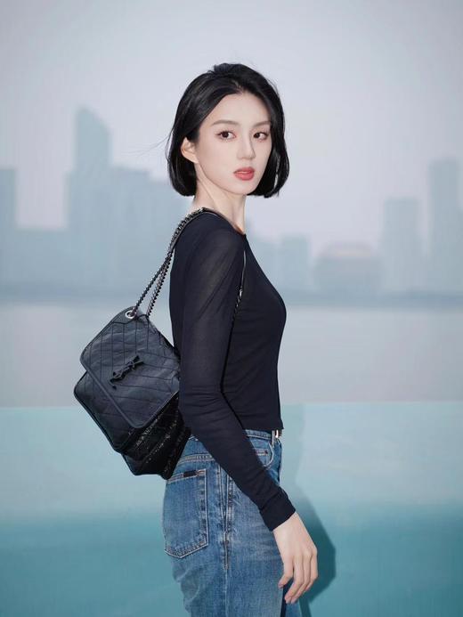 圣罗兰niki 黑链黑标LOGO复古褶皱 牛皮革 流浪包斜挎单肩包 22/28CM小中号双尺寸（ZJ） 商品图7