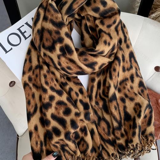 【YW】无忧购49元2件【甄选】冬款加厚仿羊绒豹纹围巾辣妹保暖披肩（截单后3-5天发货) 商品图0