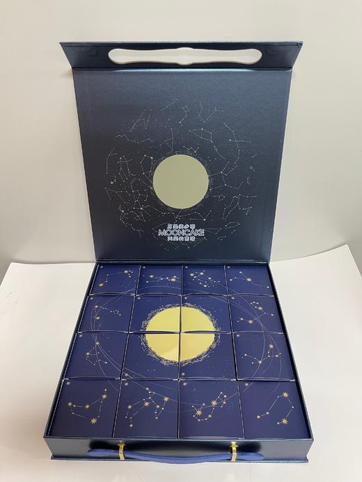 云南星空月饼 800g【50g天麻火腿饼4个  50g黑金松露火腿饼4个 50g黑金榴莲饼4个 50g枣泥蛋月烧4个】 商品图2
