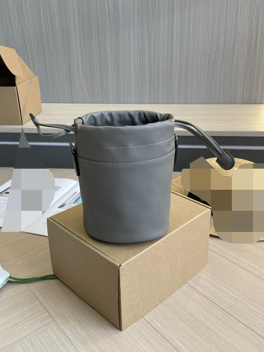 1014-6 微商相册 渠道货 龙虾水桶包 商品图11