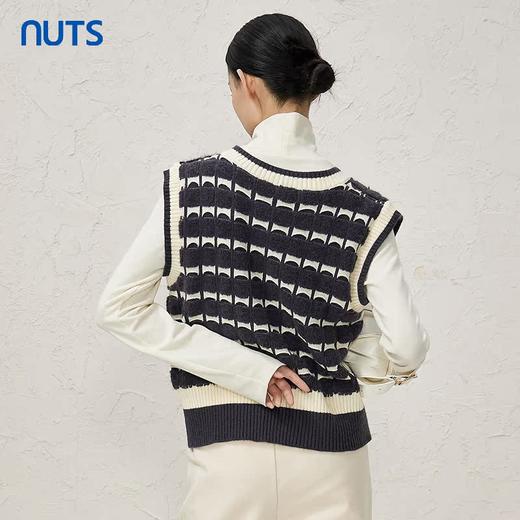 NUTS冬季新款别致条纹撞色V领针织外穿马甲背心女343053199 商品图4
