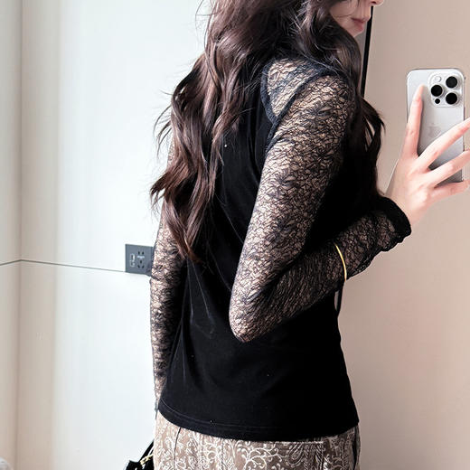 KQL 359H8356蕾丝拼接丝绒长袖V领镂空上衣洋气t恤修身打底衫 商品图3