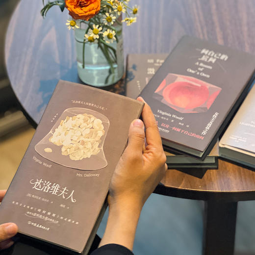 伍尔夫女性主义三部曲限量定制礼盒 | 《一间自己的房间》《达洛维夫人》《到灯塔去》 赠帆布袋、《激情耗尽》 商品图3