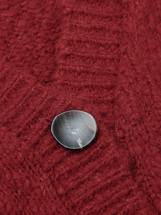 复古红 V 领针织开衫女秋冬新款慵懒风宽松显瘦破洞设计感毛衣外套外穿 商品图3