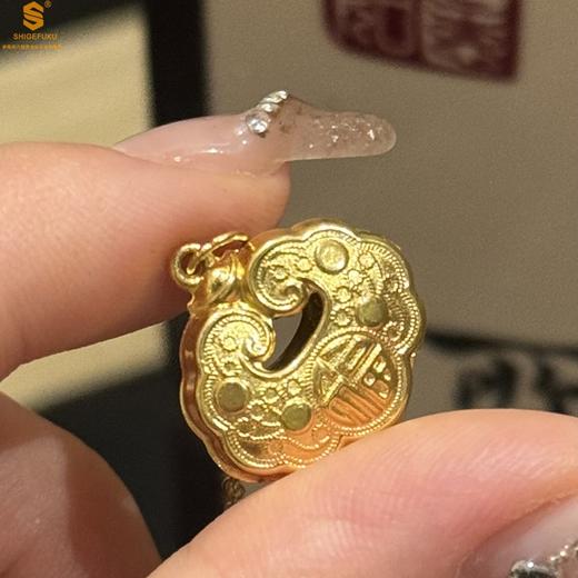 【品牌授权】【香港周六福】黄金钻石首饰足金内嵌足银平安福锁包吊坠（附赠K金项链） 商品图2