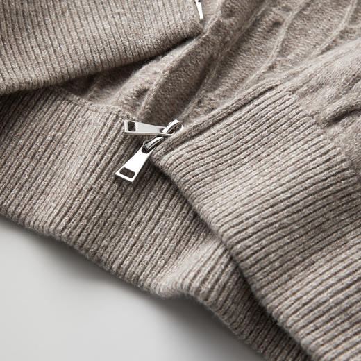 ROMI STUDIO“老钱风”12针羊毛桑蚕丝麻花毛织拉链外套 RWCWSG5602 商品图4