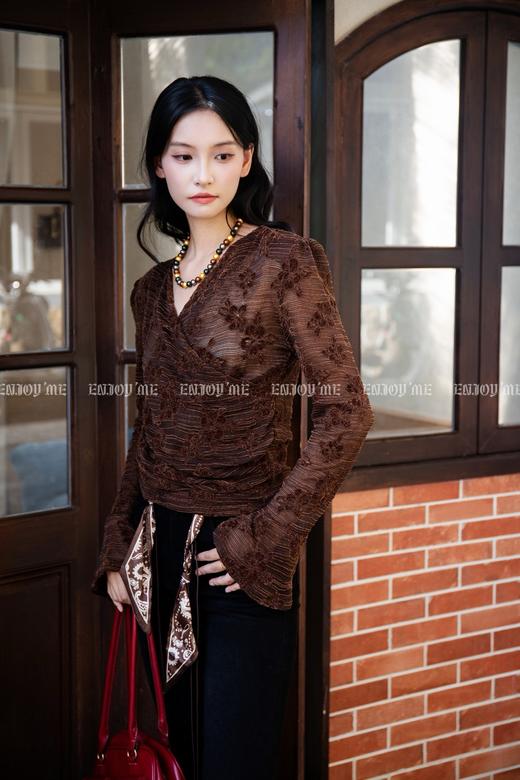 【门店同款】ENJOY冬季“暖冬软糖”交叉V领蕾丝上衣 167044902 商品图1