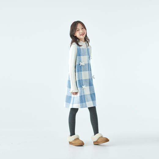 棵初25年冬季新款亲子中大女童蓝白格纹连衣裙无袖立体蝴蝶结裙子 商品图3