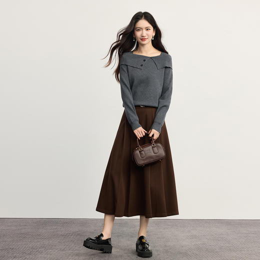 【10/15新品】熙世界氛围感一字肩翻领针织衫女2025秋冬新款设计感独特灰色毛衣 商品图2