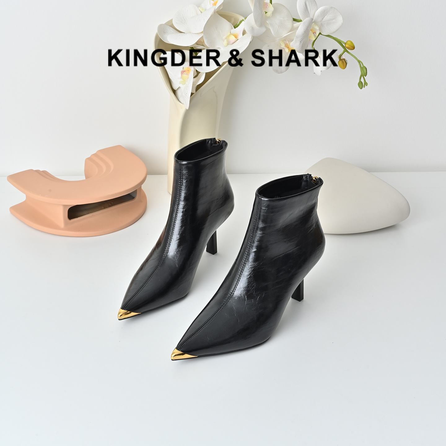 经典鲨2025年专柜新款优雅尖头后拉链加绒高细跟气质短靴女KW127-558081