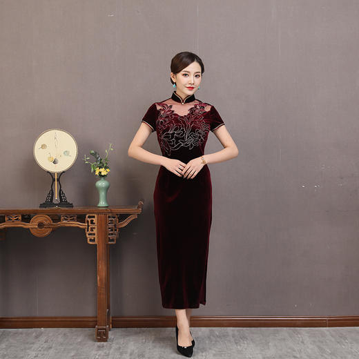 2025新款气质连衣裙女大红丝绒长旗袍复古修身中国风演出活动礼服 商品图0