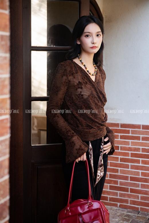 【门店同款】ENJOY冬季“暖冬软糖”交叉V领蕾丝上衣 167044902 商品图2