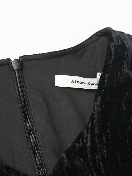 法式复古黑色丝绒连衣裙女秋冬新款优雅气质 V 领单排扣系带收腰显瘦中长款裙 商品图2