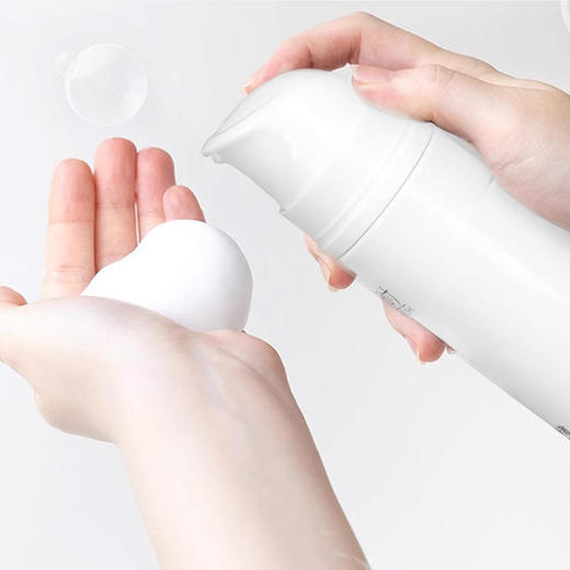 优选|【双十二专享】300ml玫瑰精油纯露+15ml精华油+40ml精华乳+50g面霜加赠120ml玫瑰洁面慕斯，以油养肤天然玫瑰精华。高效保湿、舒缓、紧致肌肤 ，多效协同深层抗皱。适合多肤质。 商品图4