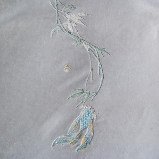 多喜爱 山海经230g云煦绒四件套 山海闻汐/竹叶文鳐/银杏夫诸 hl【高克重暖暖绒】【国风刺绣】【一触即暖】【抗静电】【不易掉毛】细腻绒毛 暖而不闷 织带工艺  可水洗机洗 双面设计 商品图13