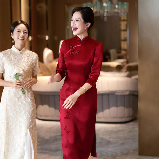 C291妈妈装酒红色醋酸旗袍婚庆婚宴喜婆婆礼服秋冬新款 商品图2