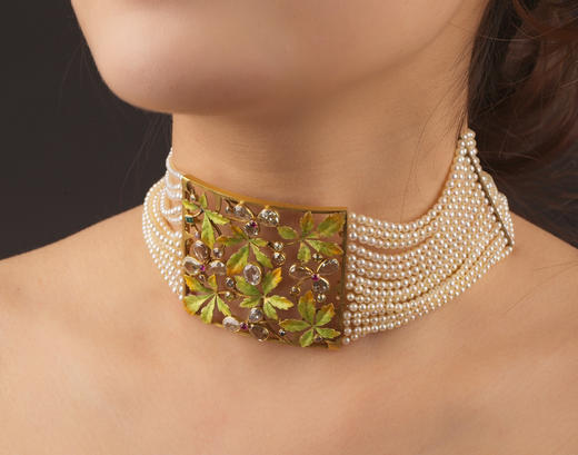 独角鹿西洋古董20世纪法国出品新艺术风格18K黄金嵌花叶造型空窗珐琅钻石红宝石及祖母绿装饰多股天然海水珍珠项链 商品图1