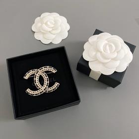 香奈儿 双C Logo 麻纹穿皮胸针（XK）