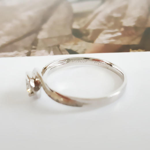 【天然正品】周大生PT950铂金经典简约花朵造型0.302克拉钻石戒指12号（皆取最大值）300925AK29 现售价：2980! 商品图7