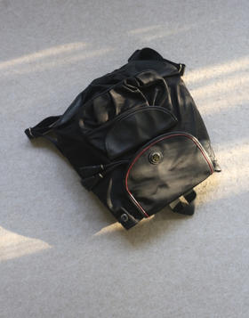 简单粗暴的 哈！出自样板间 Lancel 轻便尼龙配小牛皮 双肩背包