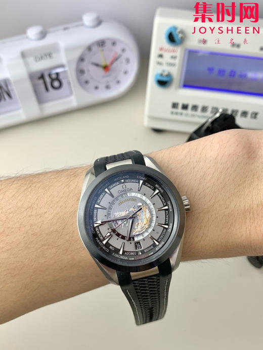 VS欧米茄新款海马世界时系列 VS海马世界时钛壳 钛海马 海马世界时黑色款 男士腕表 表径43mm 商品图5