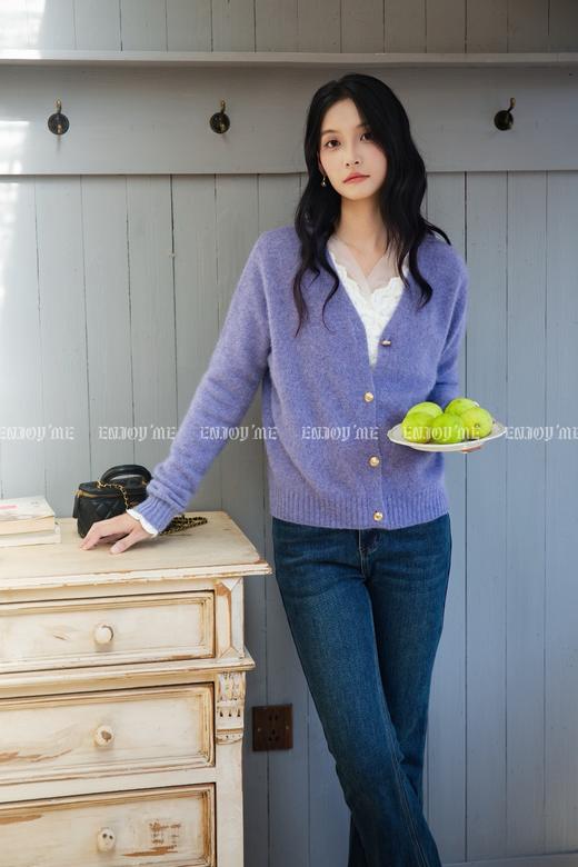 【门店同款】ENJOY冬季“暖冬软糖”V领金扣针织开衫 166746401 商品图0