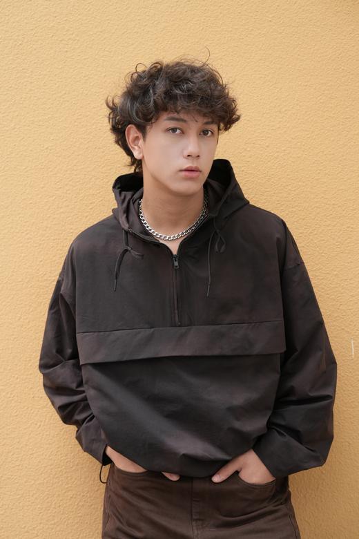 533561170时尚梭织卫衣 商品图0