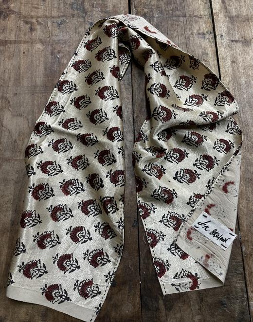 John Alexander Skelton 25AW 米金色手工织印丝巾 商品图0