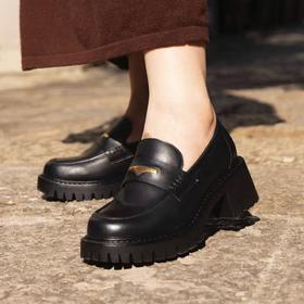 现货！【定制版乐福鞋】全料采用头层牛皮，耐穿耐磨！正码正拍，不用拍大一码！跟高5.5cm，胖宽脚型定制版，英伦风厚底乐福鞋，头层牛皮加宽皮鞋