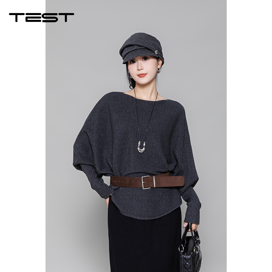 冬上新氛围感穿搭深灰色一字领蝙蝠袖毛衣1254042