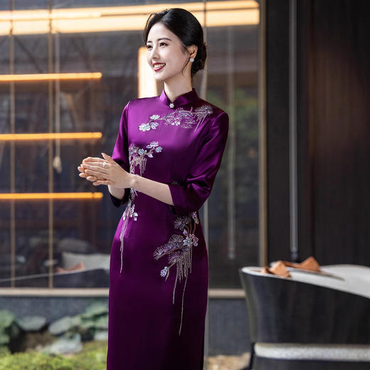 LHS C67新中式妈妈装婚宴刺绣旗袍裙平时可穿 商品图3