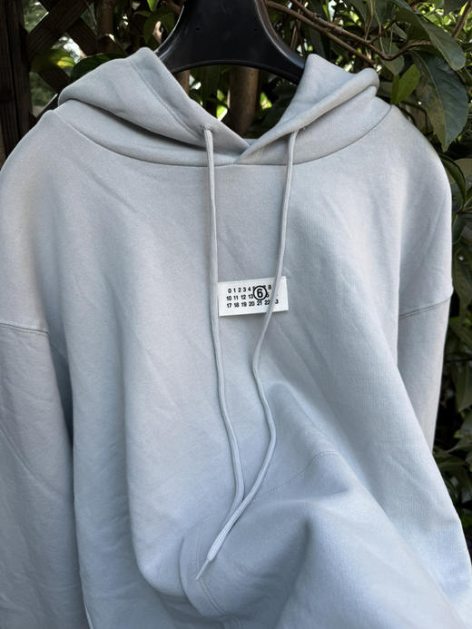 MM6 香港限定 冰川蓝 字母标 袋鼠口袋 宽松时髦藏肉肉 情侣款 连帽卫衣 167/138我穿M 商品图5