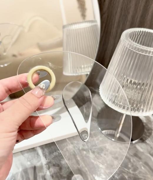 【欧莱雅玻尿酸水光洗发露】头皮黑科技!细软塌，发根容易油，发尾又巨干的发质，高纯度玻尿酸让发根喝饱水头发90°挺立 商品图4