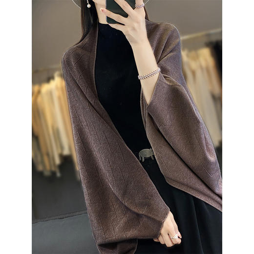 KQL B403N90075围巾外套镂空菱形格宽松外披斗篷上衣 商品图3