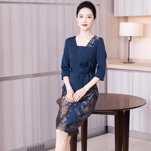 LC2540 2025秋季新款拼接碎花优雅时尚宴会连衣裙修身显瘦中长款妈妈装 商品图3