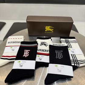 G571巴B莉专柜同步版礼盒秋冬季中筒情侣袜！一盒五双