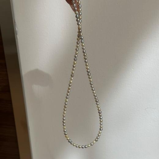 宝子们，糖果色4-5mm 极光akoya珠串，喜欢的宝子约啦。小灯泡珠光，正圆微瑕。 商品图1