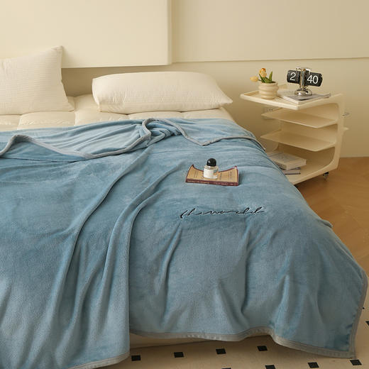 俞兆林 纯色绣花牛奶绒毛毯2米灰蓝 YZL-24099 商品图4