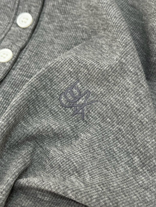 【开放日忙 秒杀价已调 直接拍】乌丫25年 秋季新款 蕾丝拼接亨利领 法式复古精致刺绣字母修身打底衫  长袖衫 商品图13