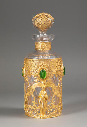 【已售】独角鹿西洋古董19世纪末法国出品女神像及花叶纹铜鎏金精雕镶嵌古典女子肖像主题绿色卡梅奥装饰水晶烈酒瓶