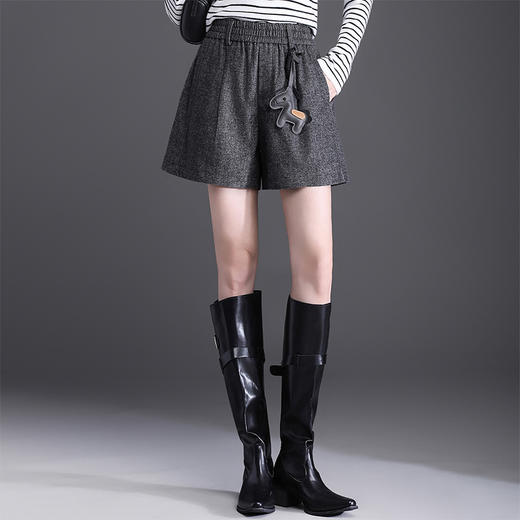 QYM 7111-Y小马挂件短裤厚款松紧高腰A字裤 商品图1